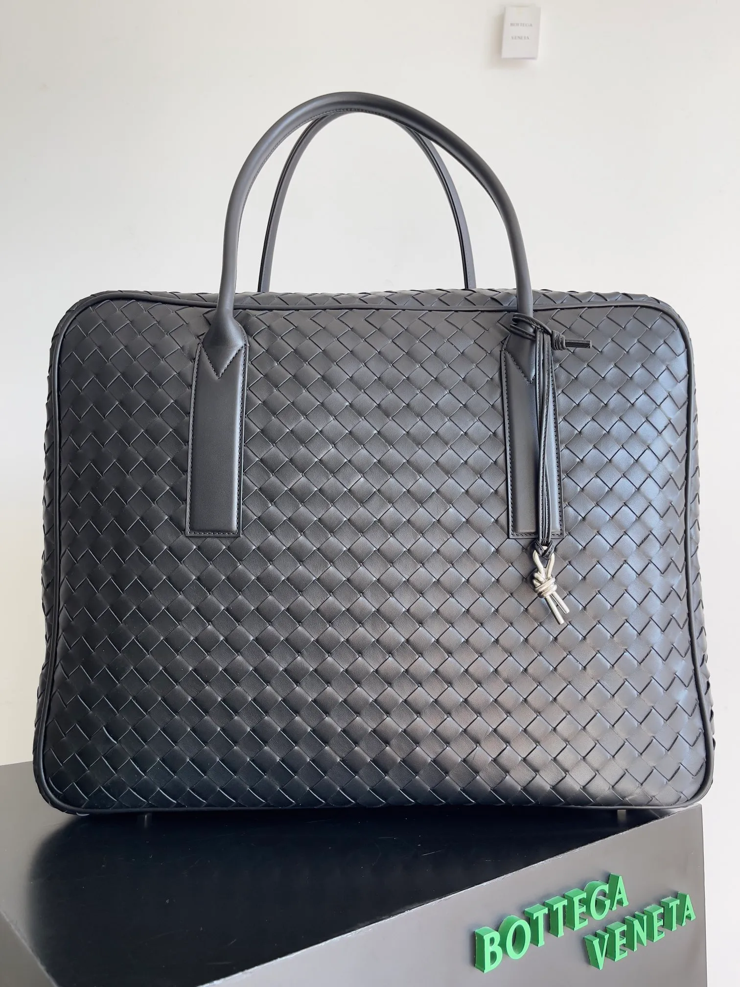 Batch 3960 Let's go on a trip✈️BOTTEGA VENETA men's travel bag is no heavier than a suitcase. The capacity and lightness of this travel bag are really suitable for short trips. The soft cow leather reduces the burden on the hands. The capacity is very nice. Style number: 765620 Size: 50*41*15cm